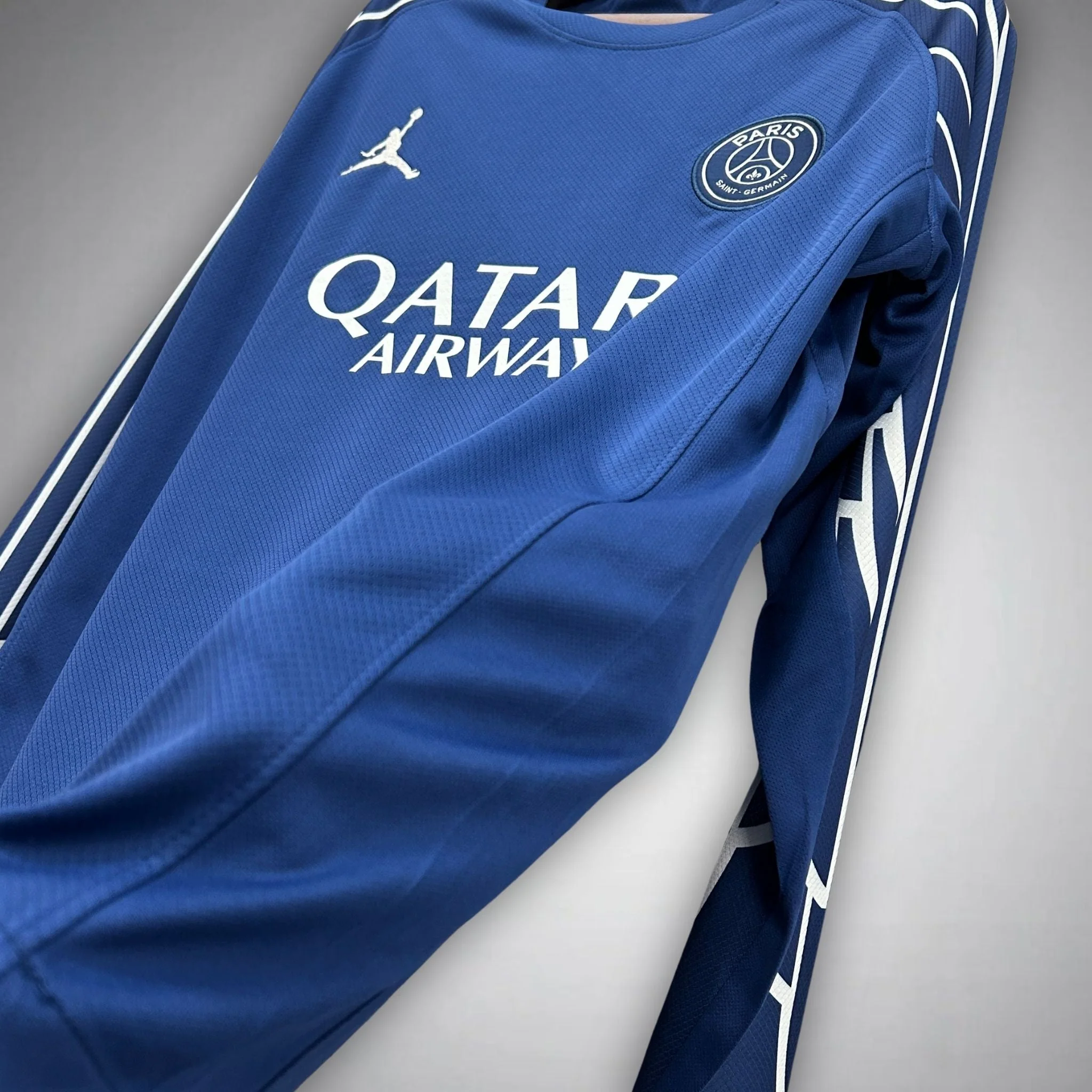 24/25 PSG x Jordan 4th Long Sleeve Kit - Image 4