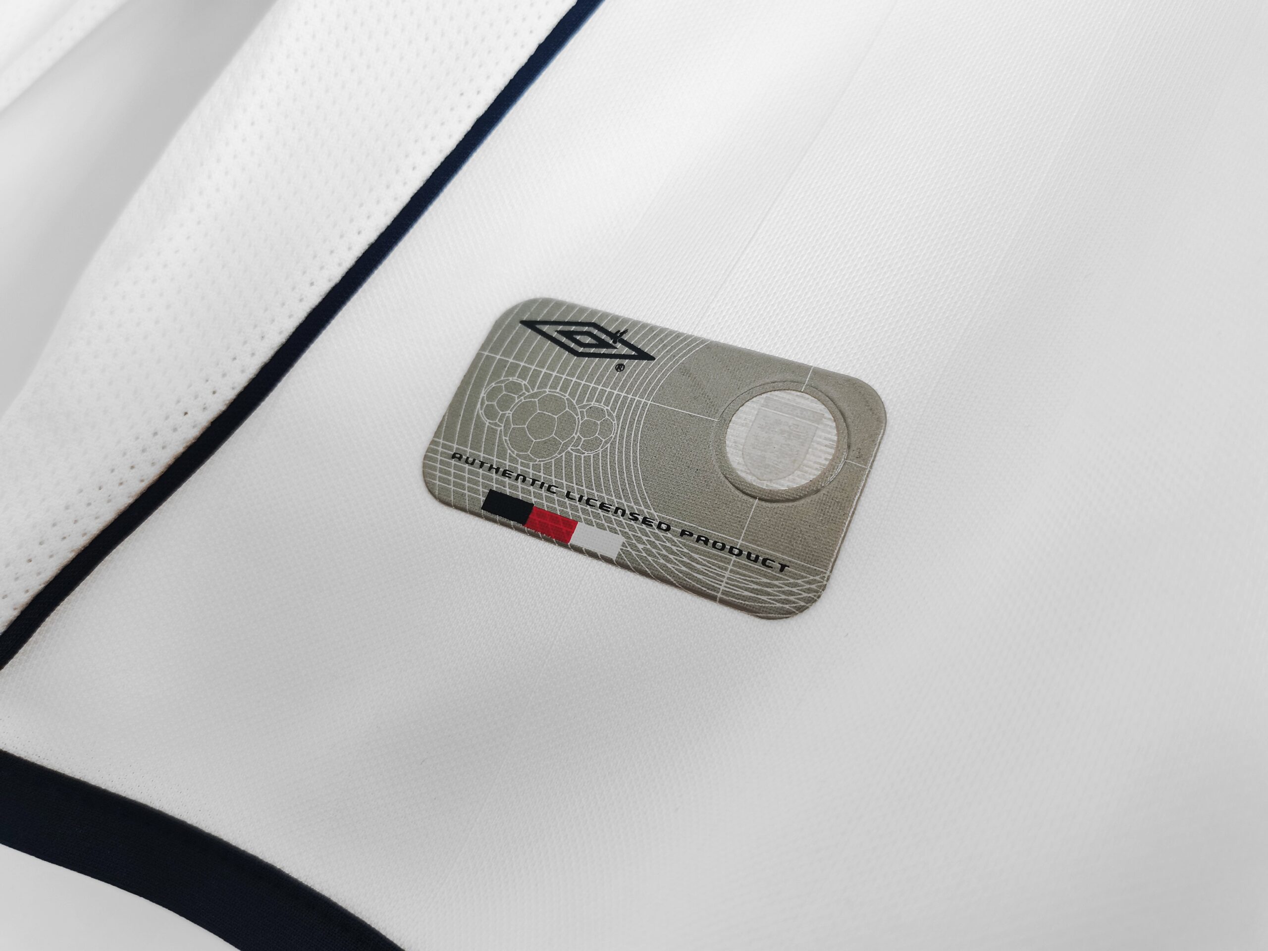 2002 England Home Long Sleeves - Image 3