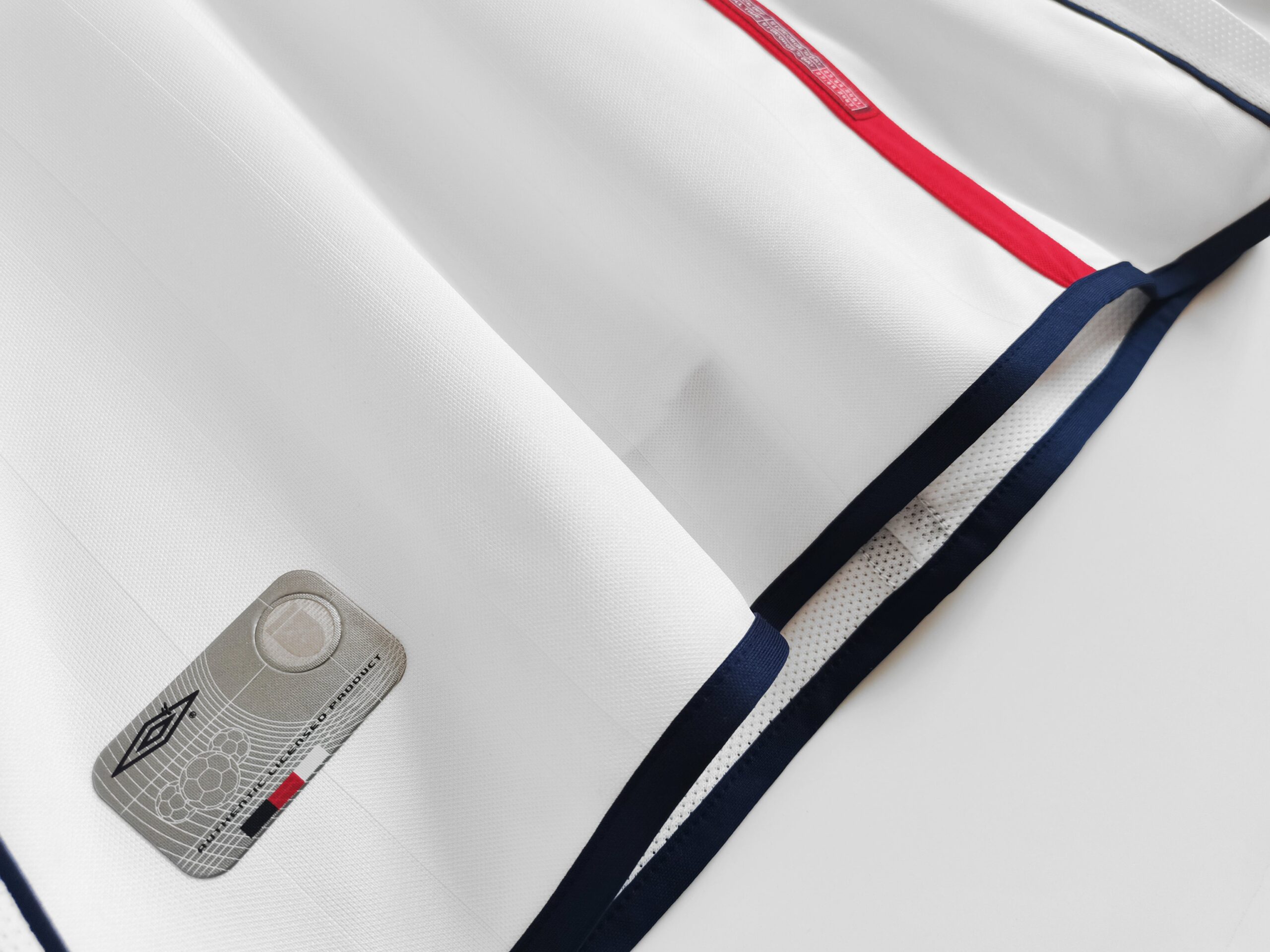 2002 England Home Long Sleeves - Image 5