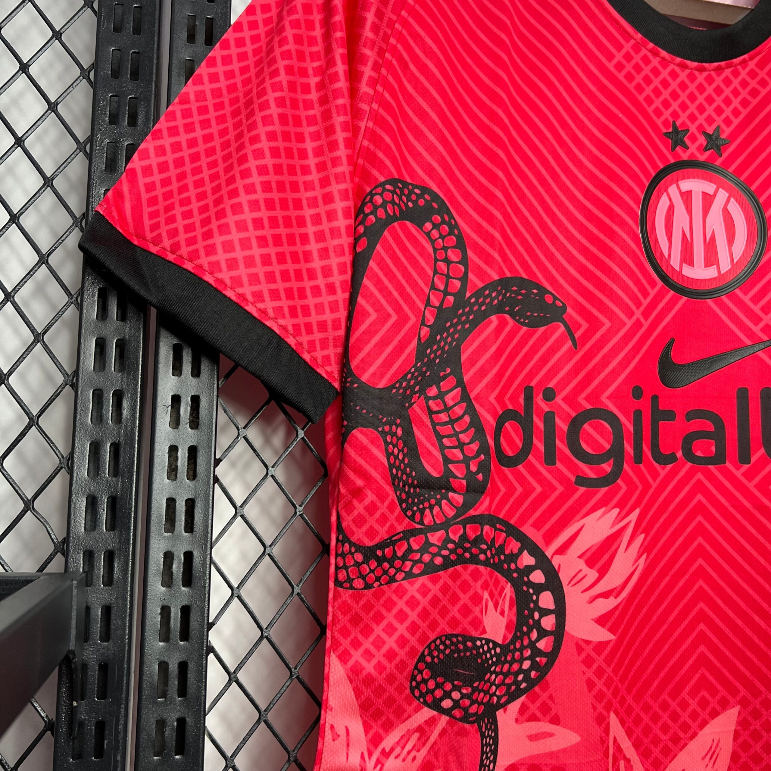 Inter Milan 24-25 red snake Special Edition - Image 4