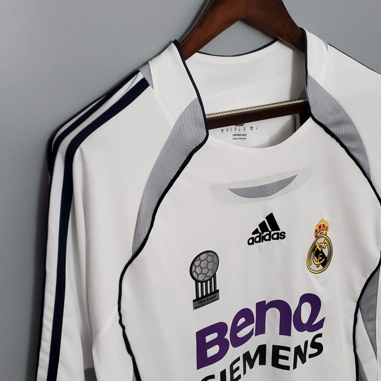 Alternative view of 2006-2007 Real madrid Home kit (long sleeve)