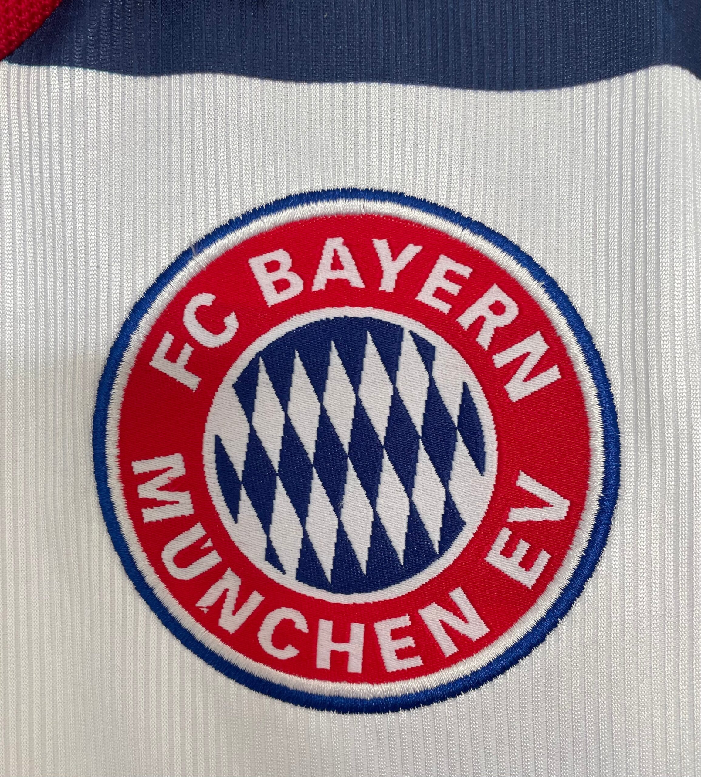 Bayern Munich retro Away kit - 1998-1999 - Image 4