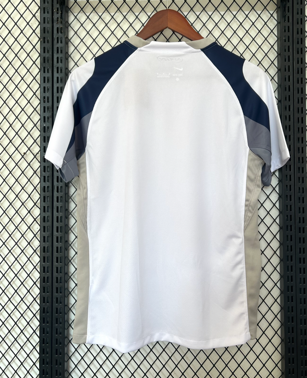 Tottenham Spurs 2025-2026 Home Kit - Image 3