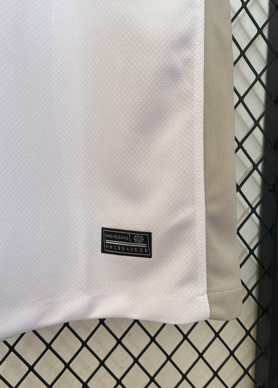 Tottenham Spurs 2025-2026 Home Kit - Image 4