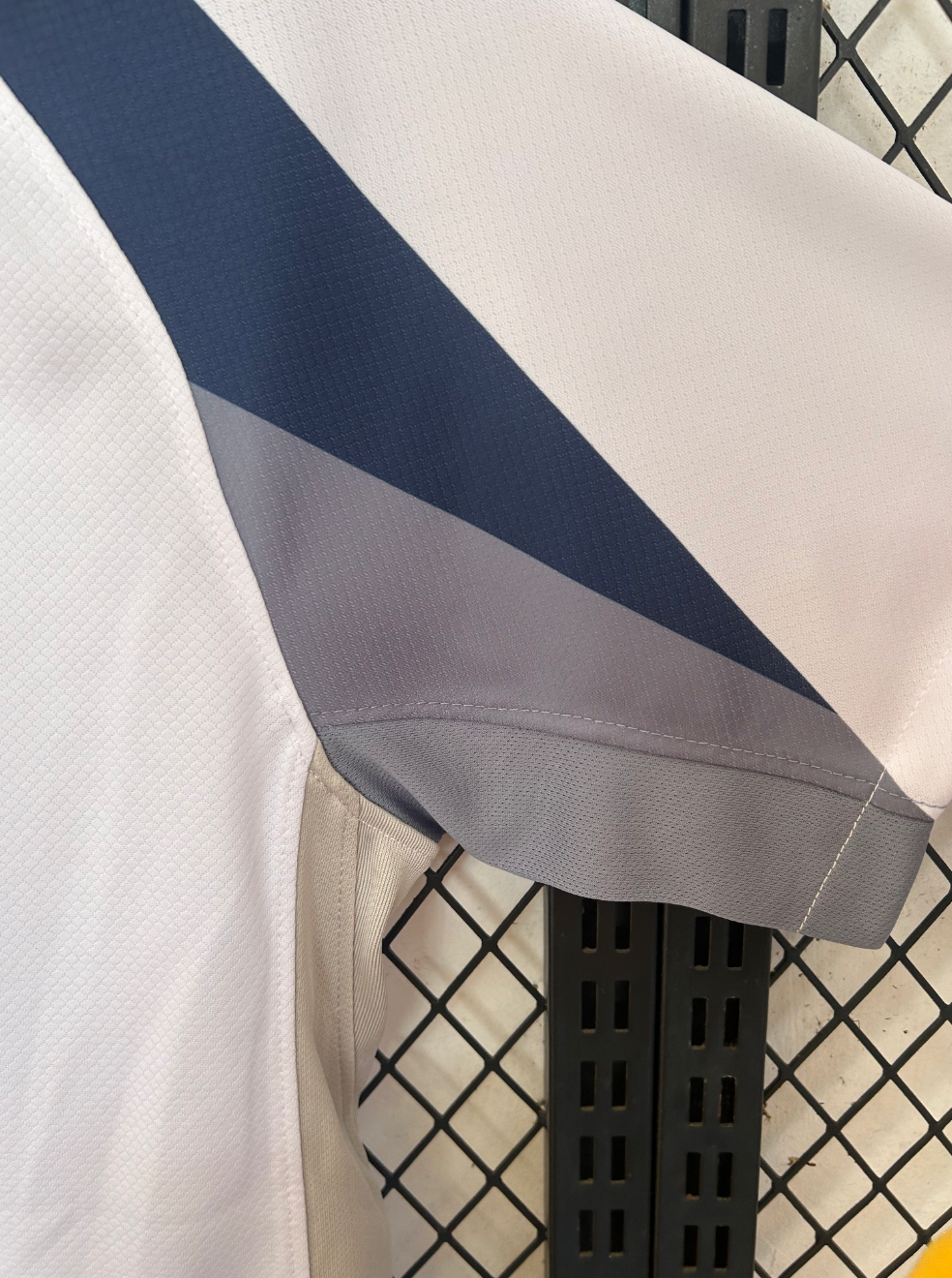 Tottenham Spurs 2025-2026 Home Kit - Image 5