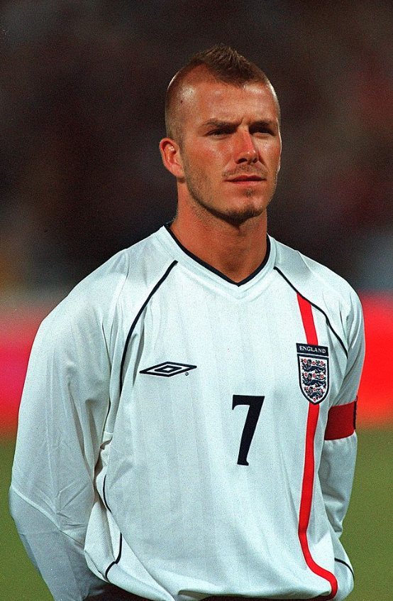 2002 England Home Long Sleeves - Image 8