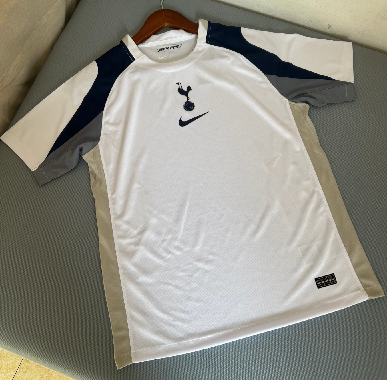 Tottenham Spurs 2025-2026 Home Kit - Image 2