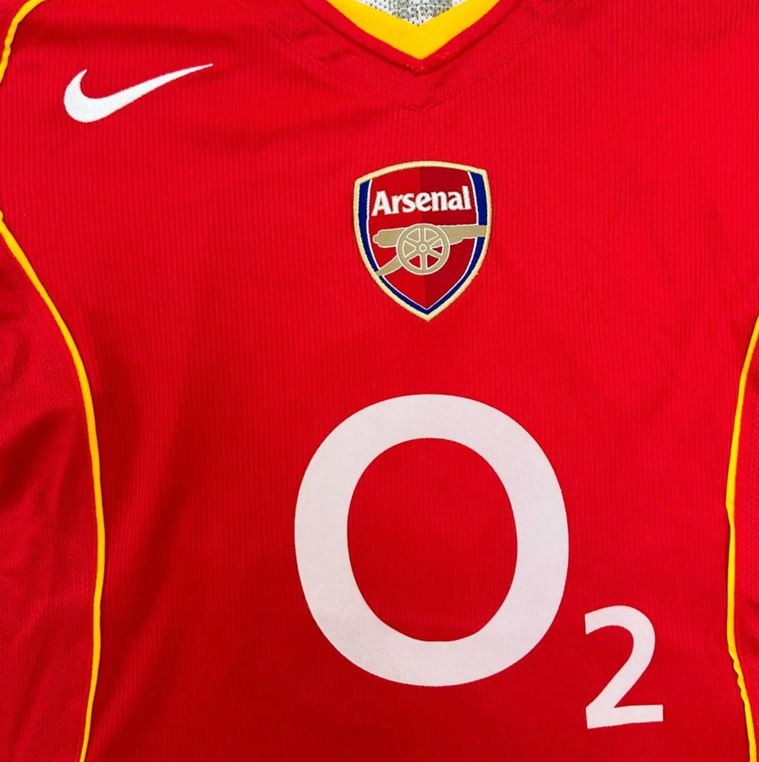2004/2005 Arsenal Home Retro Kit - Image 3