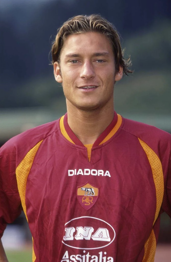 As Roma 1997/1998 Home Retro Jersey - Image 5