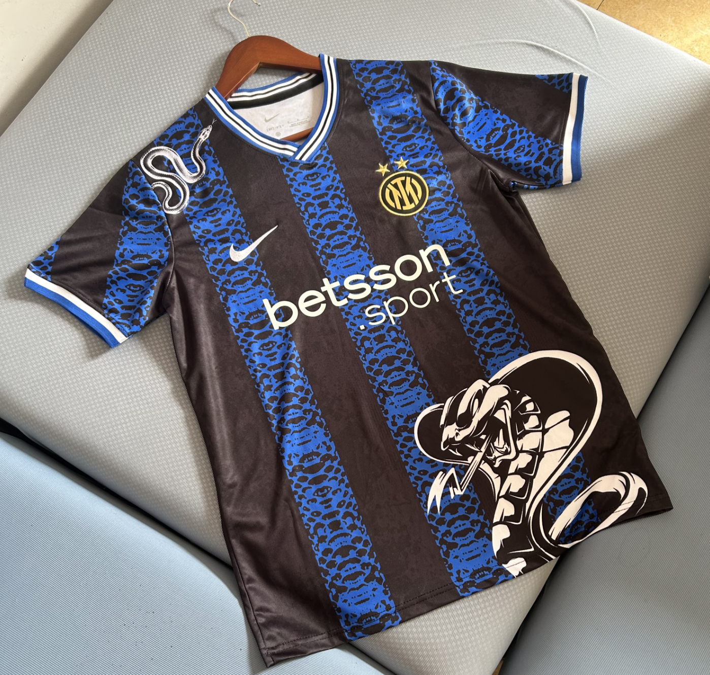 Inter Milan Cobra Jersey 24/25 - Image 5
