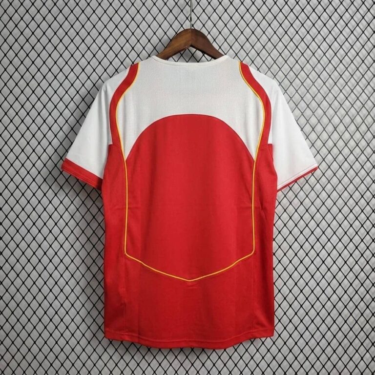 Alternative view of 2004/2005 Arsenal Home Retro Kit