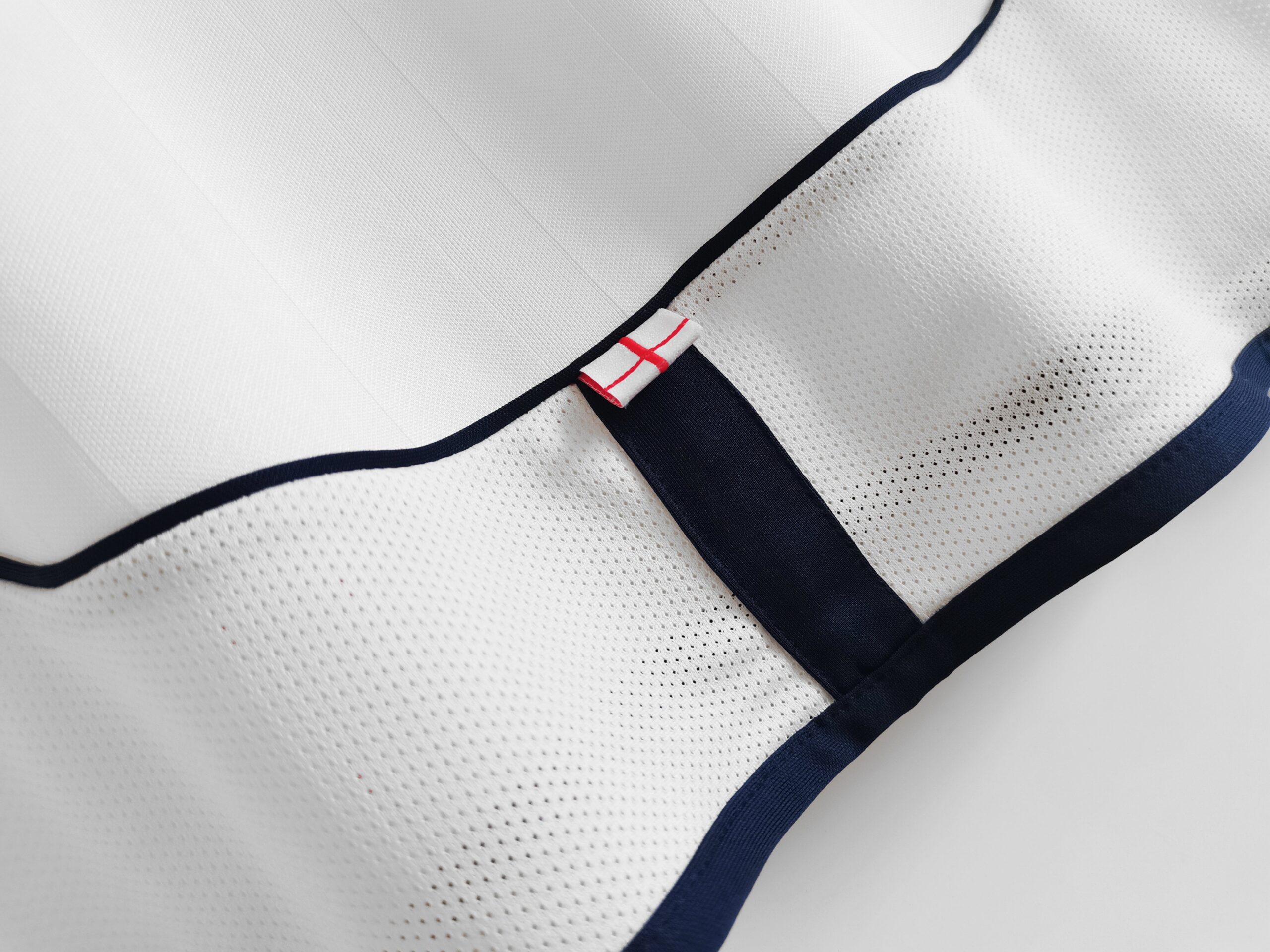 2002 England Home Long Sleeves - Image 6