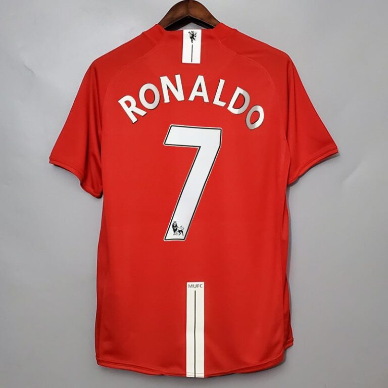 Alternative view of 2007-2008 Manchester United retro kit