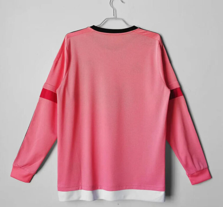 Alternative view of 2015-2016 Juventus away retro kit in pink long sleeves