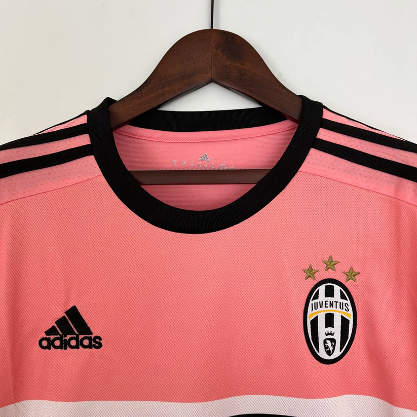 2015-2016 Juventus away retro kit in pink long sleeves - Image 3