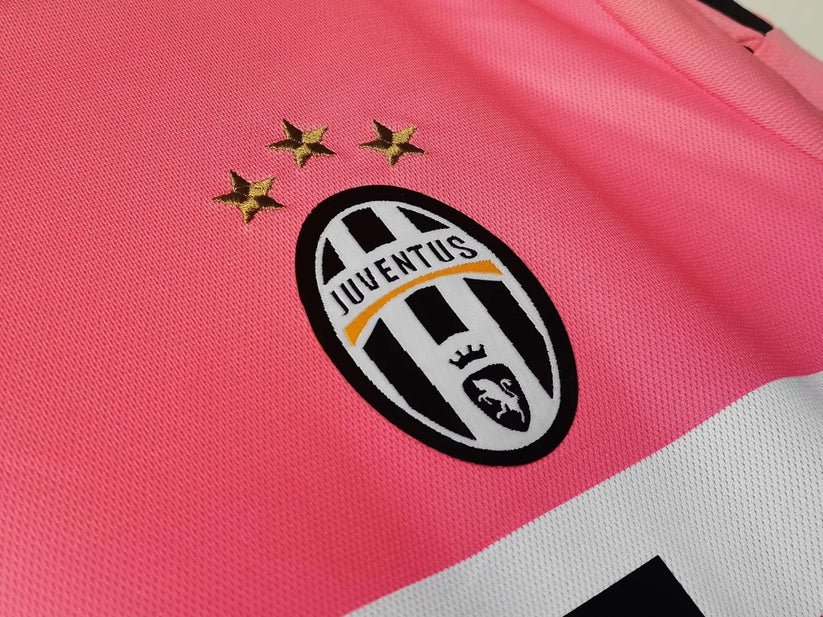 2015-2016 Juventus away retro kit in pink long sleeves - Image 4