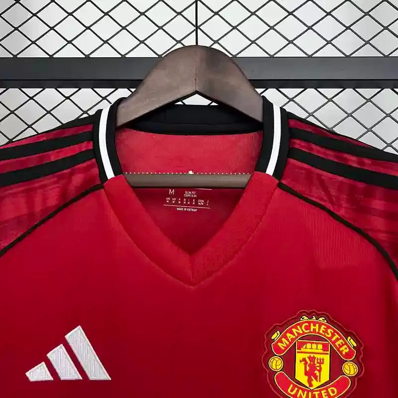 Manchester United 25/26 Home Jersey - Image 3