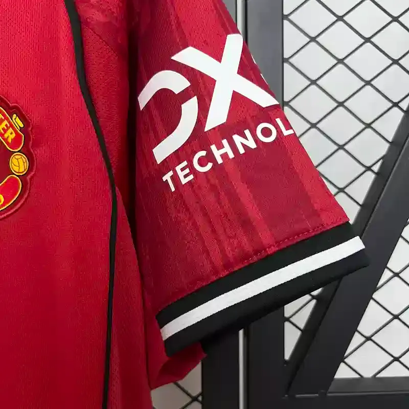 Manchester United 25/26 Home Jersey - Image 4