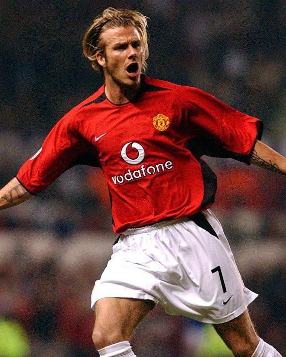 Retro Manchester United Home Shirt 02/04 - Image 4