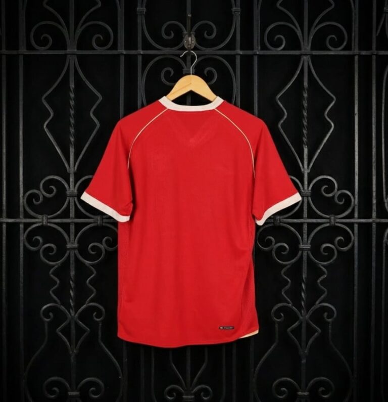 Alternative view of Manchester United Home Shirt 2006-07