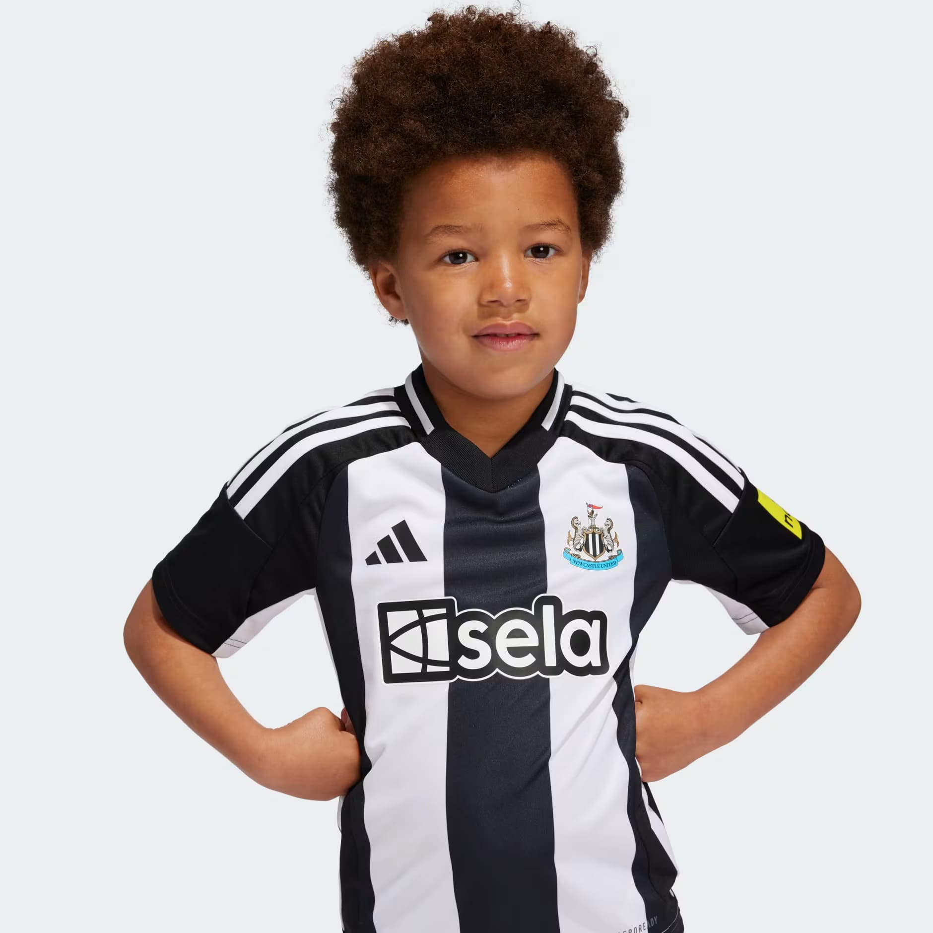 Newcastle United Home Kids Kit 25/26 - Image 4